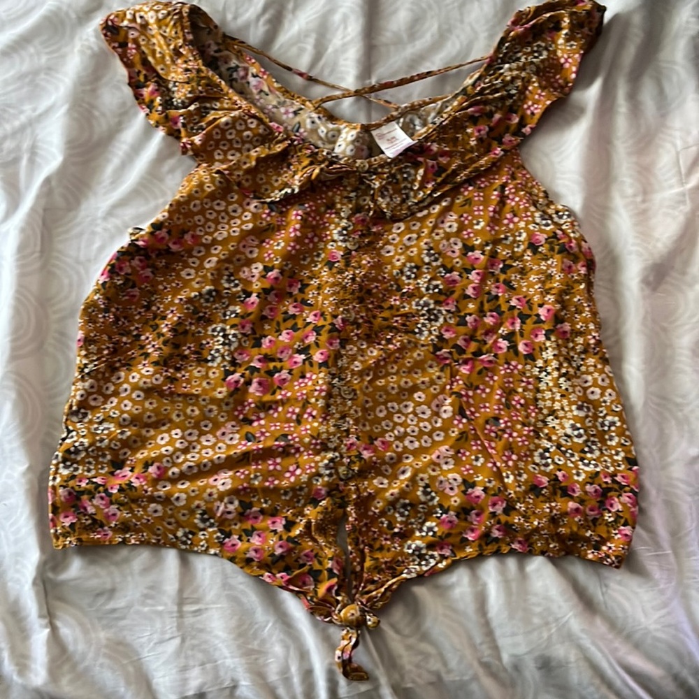 Floral top 🌻